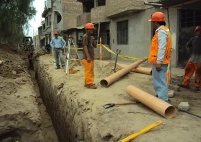 Ampliación estratégica de redes de agua potable y alcantarillado como parte del proyecto especial en beneficio directo de la población local, mejorando significativamente el entorno urbano y la infraestructura sanitaria.